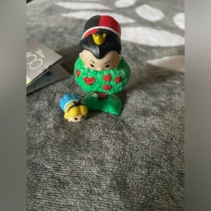 Disney Tsum Tsum Mystery Stack Pack Series 2 Queen of Hearts Red Rose Bush